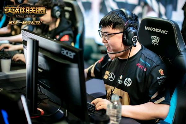 开云-德罗巴意外战胜RNG，出色发挥引爆全场！再创辉煌时刻-开云